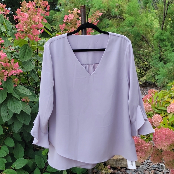 Chic Light Gray V-Neck Ruffle Blouse - Picture 4 of 7